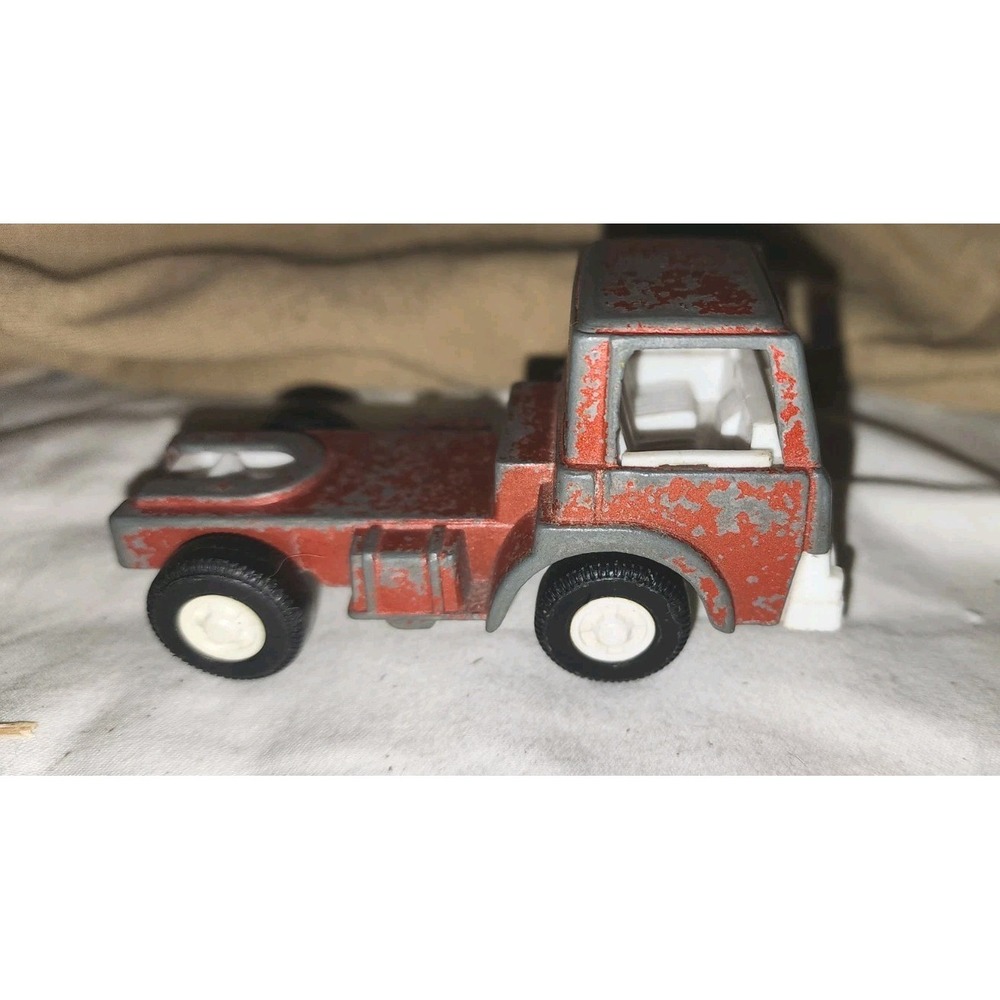 VINTAGE TOOTSIE TOY TOOTSIETOY DIE-CAST METAL RED SEMI TRACTOR TRUCK Peterbilt
